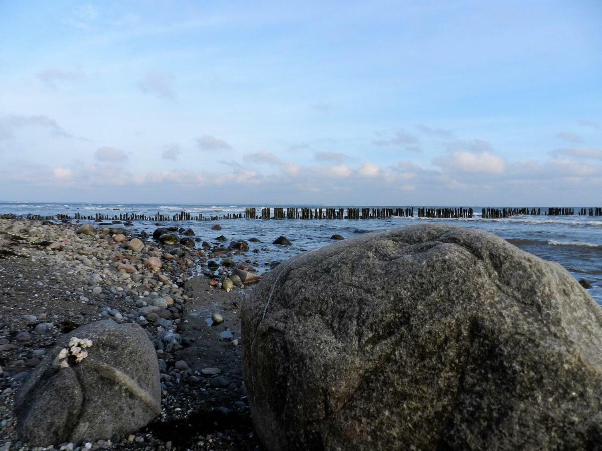 Fewo Am Strand Glowe Exterior photo